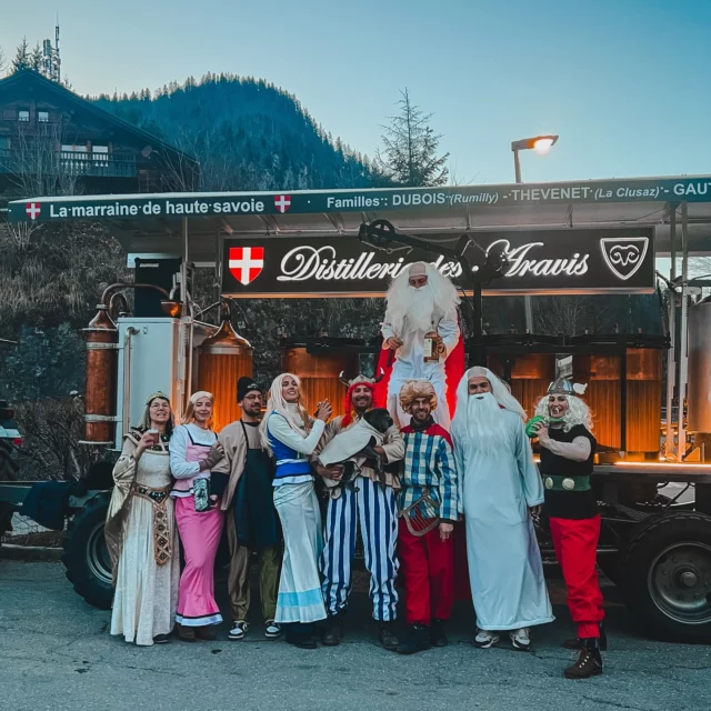 CARNAVAL 2025 : la distillerie en mode Astérix et Obelix : mission distillation ! 🎉😍

Panoramix vous a concocté une super potion ✨😋

Même Idéfix était présent pour l’occasion..(regardez bien la photo) 

#carnaval #distillerie #distilleriedesaravis #laclusaz #genepi