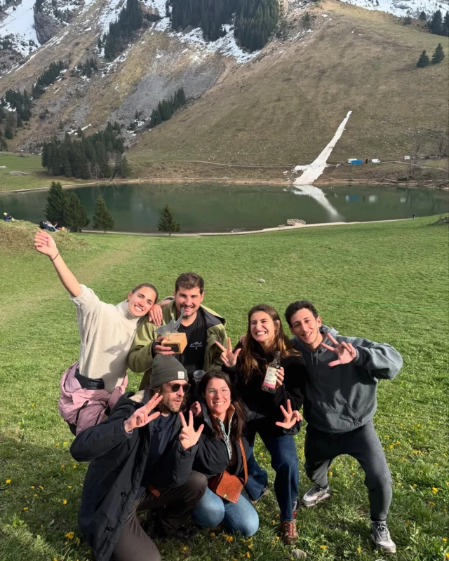 PHOTO DUMP AVRIL ☀️🌸

1-3eme place au Défi Foly 🥉
2-Radio Meuh 🐮 
3-Premier dej d’équipe au soleil☀️
4-Ménage de printemps (vraiment nécessaire) 🥵
5-Descente en OGNI au défi Foly (même pas peur)
6-Bon…peut être un peu peur…😳
7-Atelier étiquettes personnalisées 🏷️