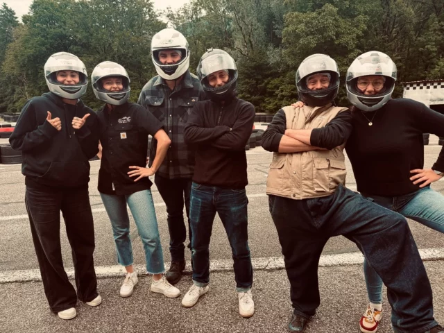 PHOTO DUMP JUIN ☀️🐶🏎️

1-La team DDA en mode compet’ au karting 🏁
2-L’anniv de Rom 🎂
3-Un test musical pour un projet délirant 🎤
4-Les petits mots de l’équipe ❤️
5-Les p’tits chiens qui se rafraîchissent 🐶
6-Ramassage des bourgeons 🌲
7-Coco qui a perdu un œil 👁️ 

#distillerie #distilleriedesaravis #laclusaz #aravis #photodump❤️