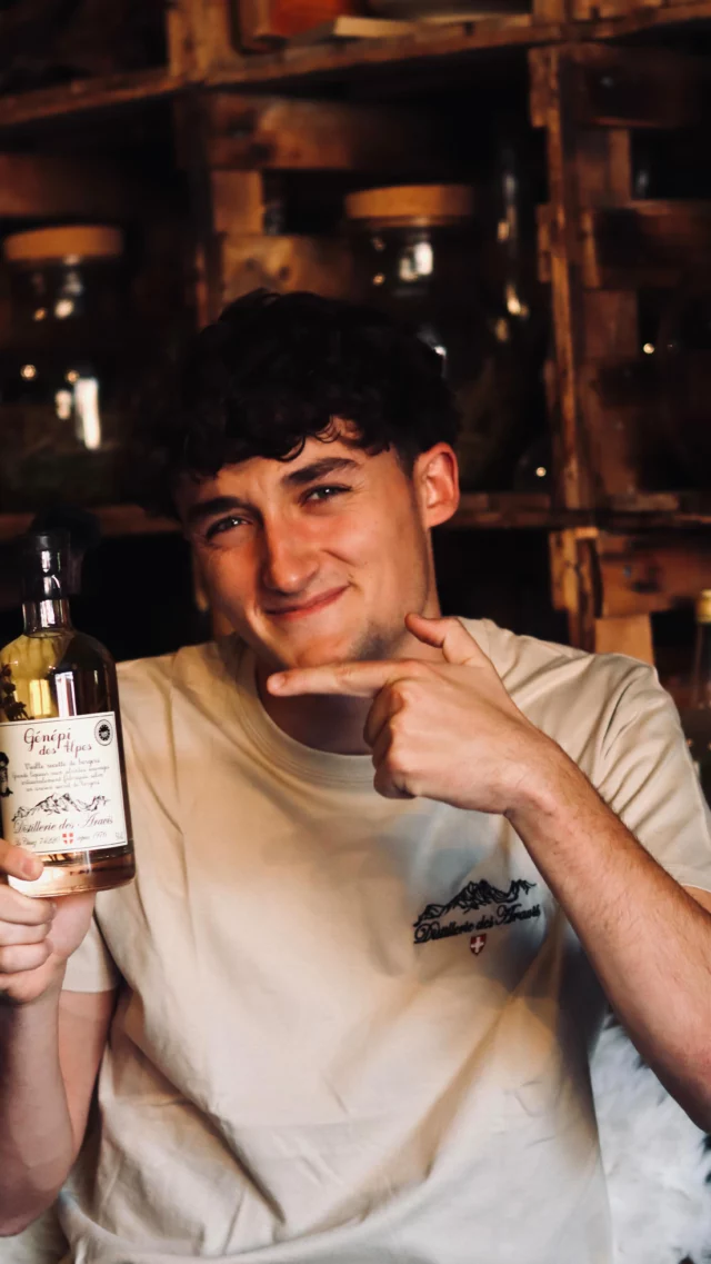 On vous présente le petit nouveau de l’équipe : Lucas ! ✨

Il a rejoint la team Des Aravis ET la team Jean Gauthier pour 2 ou 3 ans (on verra) d’alternance ! C’est le nouvel ambassadeur de nos produits ! 🏔️ 

Efficace, sérieux et…(un peu) drôle 😉 avec Lucas nos produits seront sans aucun doute distribués dans le monde entier très bientôt…(bon ok au moins en France déjà…)
On peut vous dire qu’il s’est vite intégré à l’équipe ! 😋 

PS : aucun alternant n’a été forcé par ses collègues à dire que sa musique préférée était Celine Dion…

#distillerie #distilleriedesaravis #laclusaz #hautesavoie #distilleriejeangauthier #ardeche #alambic